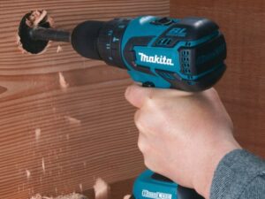 Test Makita: Affleureuse défonceuse Makita RT0700CX3