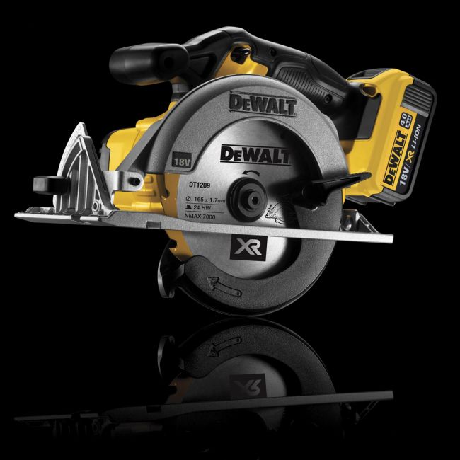 scie-circulaire-dewalt