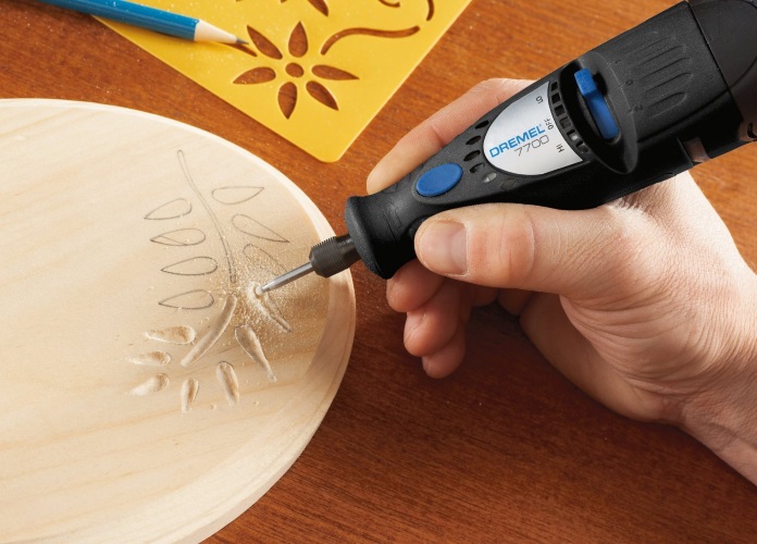 Test outillage: un outil multifonction le Dremel 7700