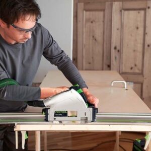 FESTOOL Scie plongeante 1200W TS55 REBQ-Plus-FS + rail en action