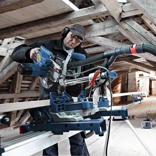 BOSCH Scie radiale et onglets 1600 W GCM8SJL en pleine action