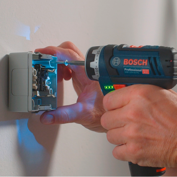 Test de la BOSCH Perceuse visseuse GSR12V-15FC set 2x2Ah