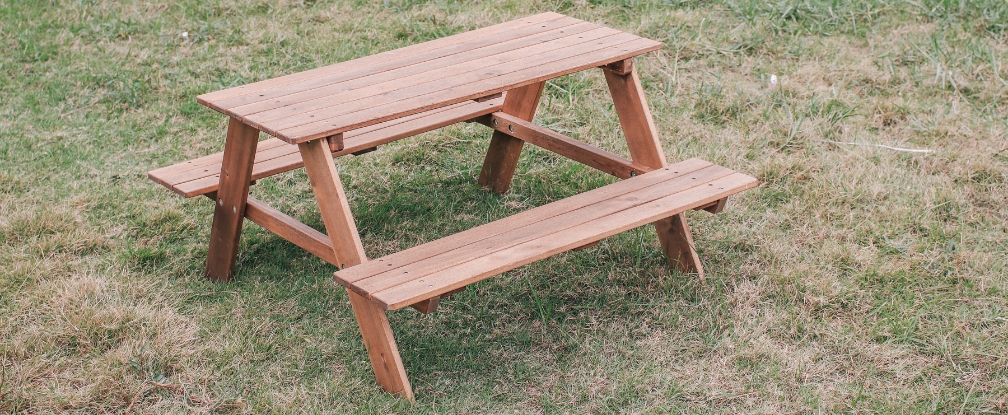 Construire une table de pique-nique pour le jardin - Blog de conseils  outillage, avis, comparatif et test d'outillage pro