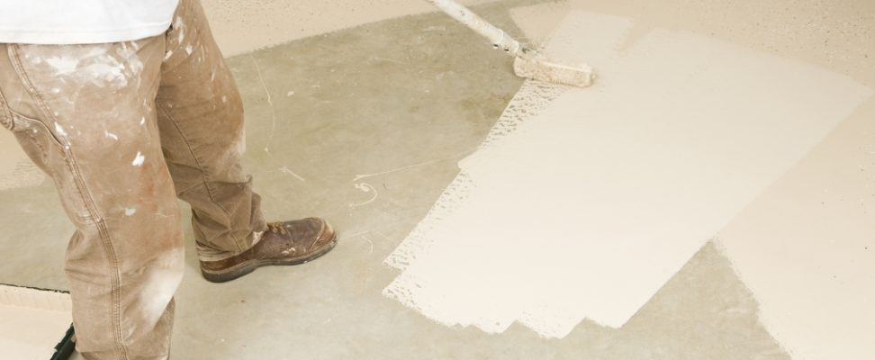 Comment peindre un sol parquet, béton ou carrelage