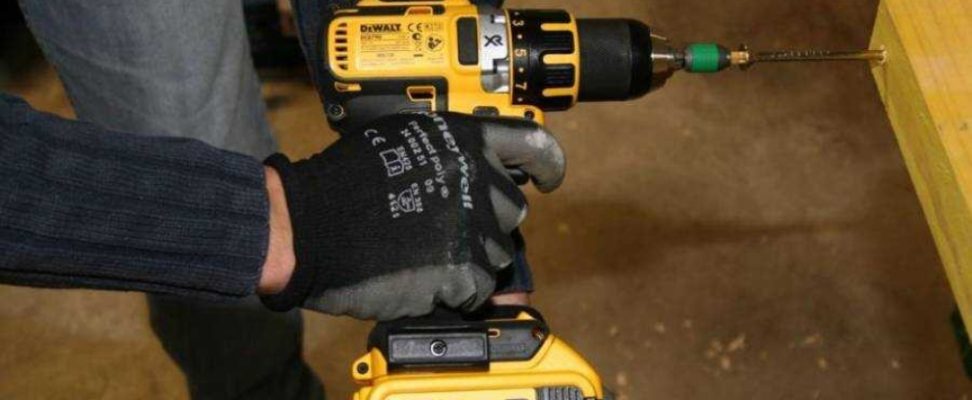 Perceuse-visseuse sans fil DeWALT DCD790M2