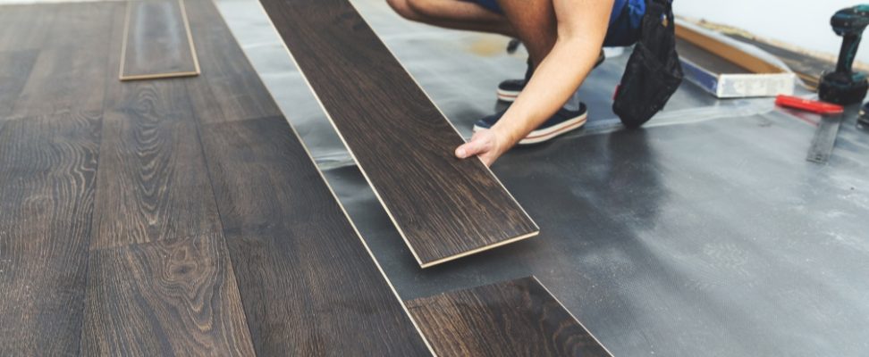 Nettoyer un parquet stratifié : conseils & produits à utiliser