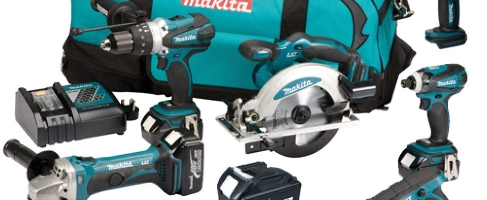 Test du découpeur ponceur Multifonction Makita TM3010CX3J - Blog de  conseils outillage, avis, comparatif et test d'outillage pro