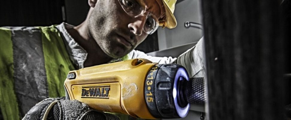 Tournevis DeWALT en action