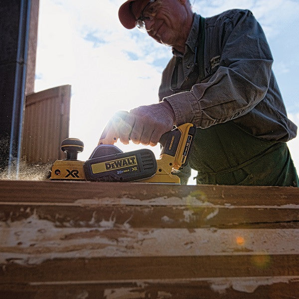 Rabot sans fil 18v xr 82 mm solo en tstak dcp580nt dewalt