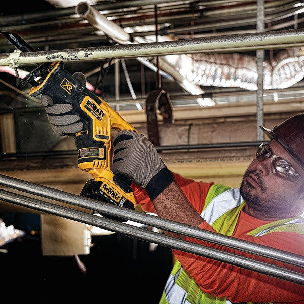 Scie sabre sans fil 18v xr 2x5 ah dcs367p2 dewalt