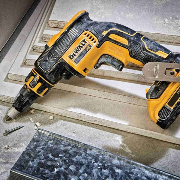 Visseuse à placo 18v xr 2x2 ah en valise dcf620d2k dewalt