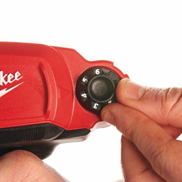 Pistolet à colle 600ml m12 pcg/600a-201b 4933441670 milwaukee