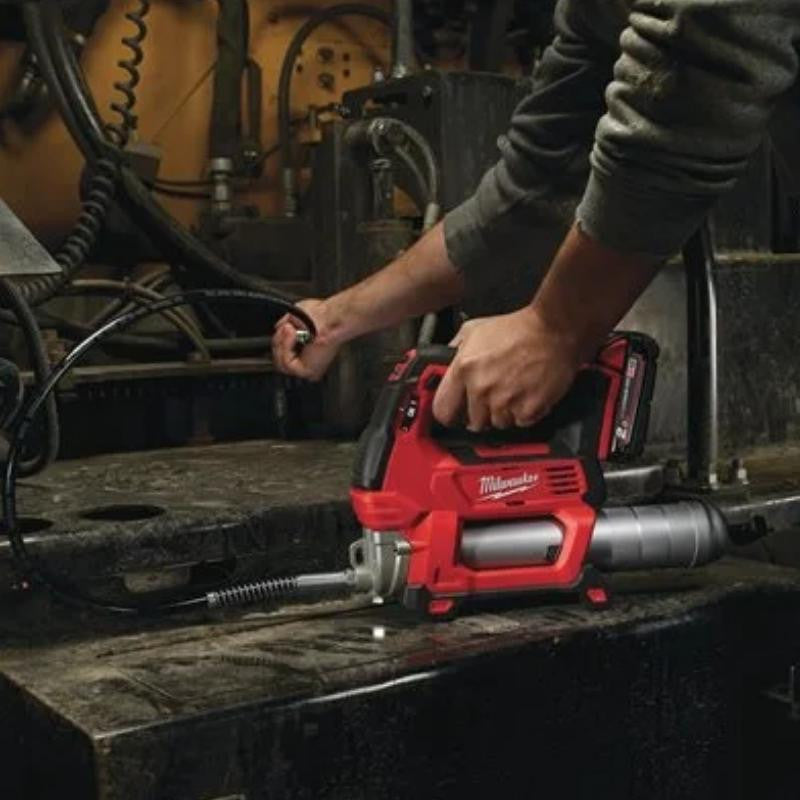 Pompe à graisse 690 bars 18v 2ah m18 gg-201c 4933440490 milwaukee