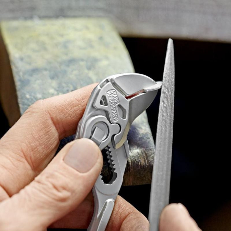 Pince-clé pvc 86 03 knipex