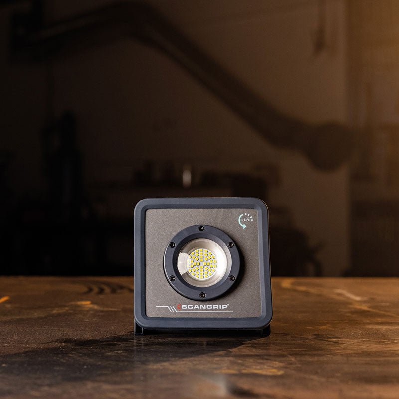 Projecteur multi-LED 2000 lumens SCANGRIP NOVA-R
