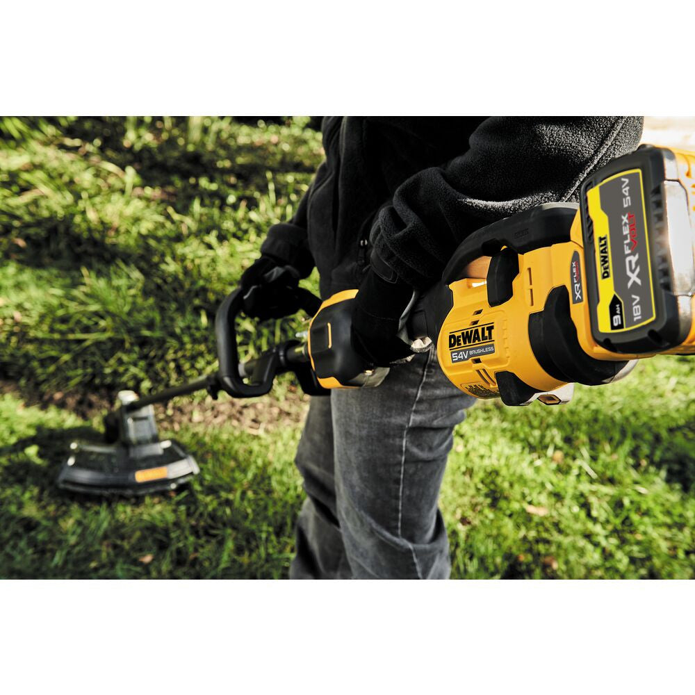 Combisyst Bloc moteur avec coupe-bordure 54V FlexVolt DEWALT DCMAS5713X1