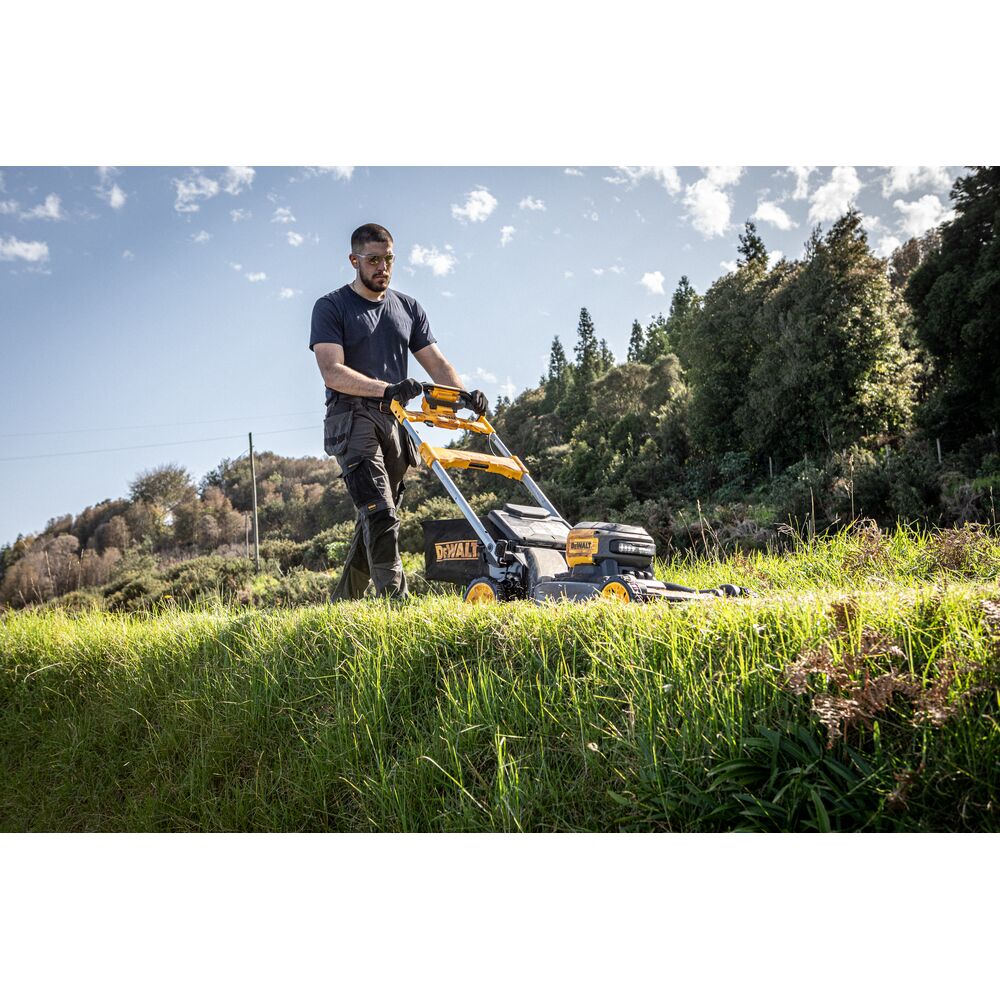 DEWALT Tondeuse tractée 53 cm Flexvolt 54V Solo - DCMWSP660N-XJ
