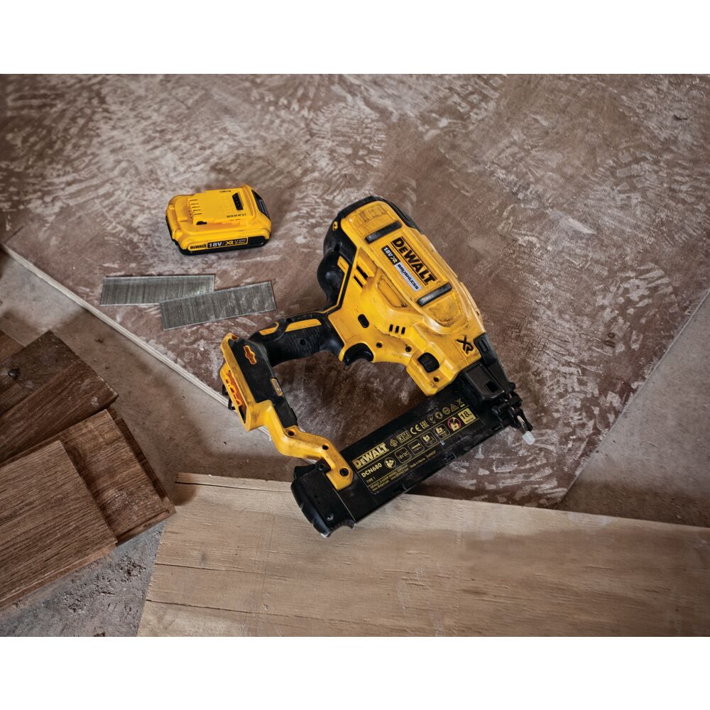 DEWALT Cloueur de finition 18Ga 18V 2Ah - DCN680D2-QW