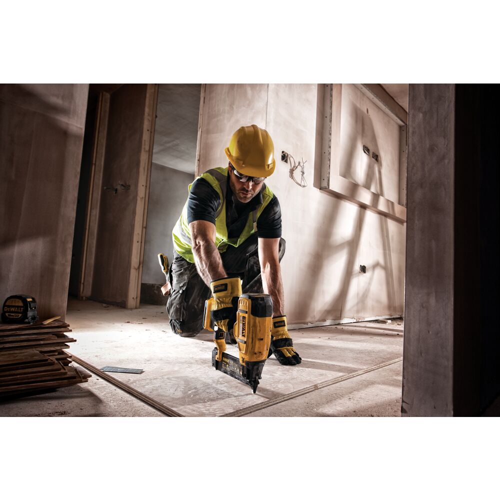 DEWALT Cloueur de finition 18Ga 18V 2Ah - DCN680D2-QW