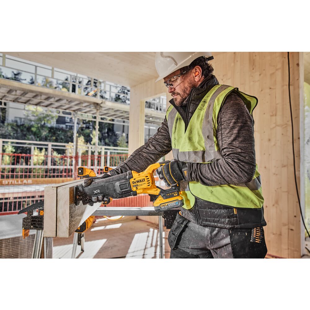 DEWALT Scie sabre 18V Advantage 5Ah - Powerstack - DCS386H2T-QW