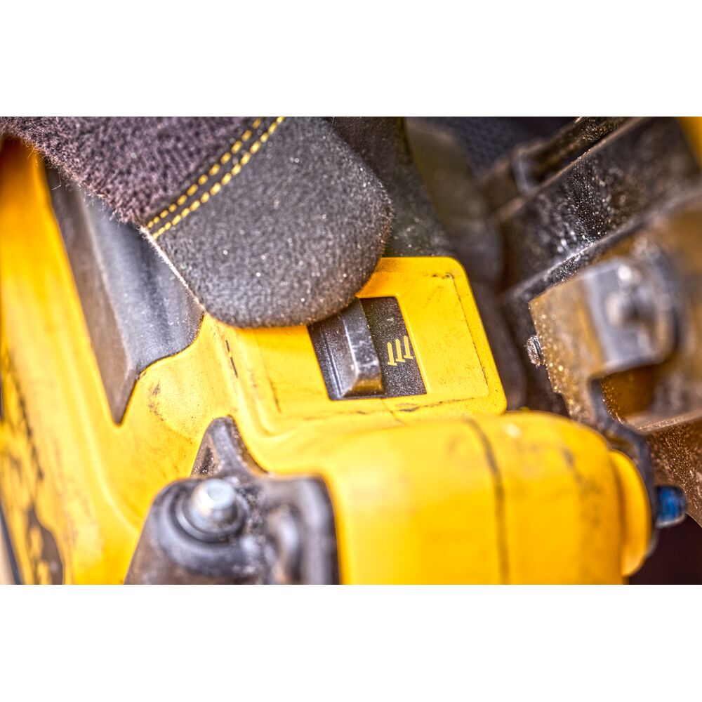 DEWALT Cloueur de charpente 90mm 18V Solo - DCN930N-XJ