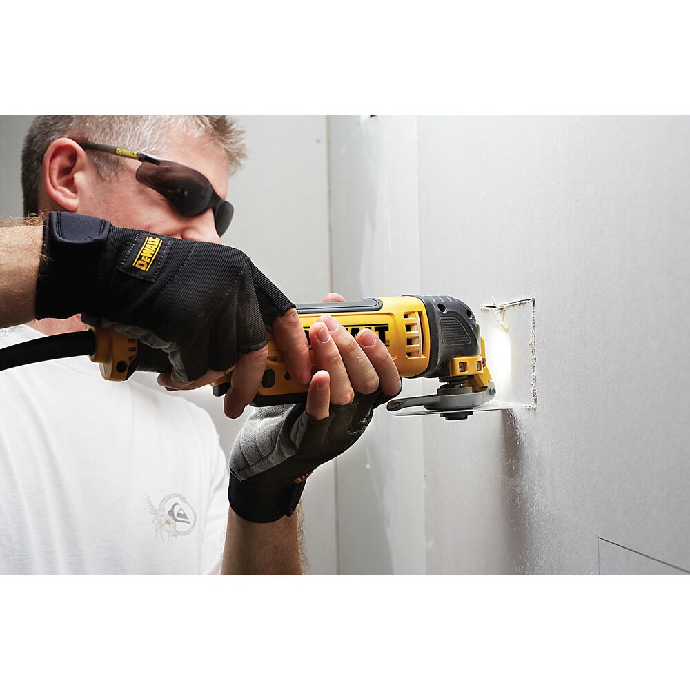DEWALT Outil Multifonction 18V 2Ah + accessoires - DCS355D2-QW