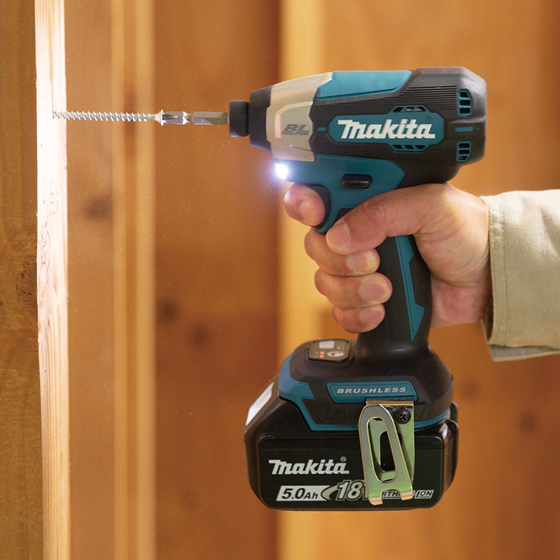 MAKITA Visseuse à chocs 18V 140 Nm Solo MAKPAC - DTD157ZJ