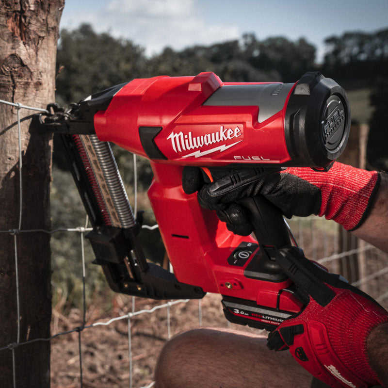 MILWAUKEE Agrafeuse pour clôture 18V 3Ah FFUS-302c - 4933479832