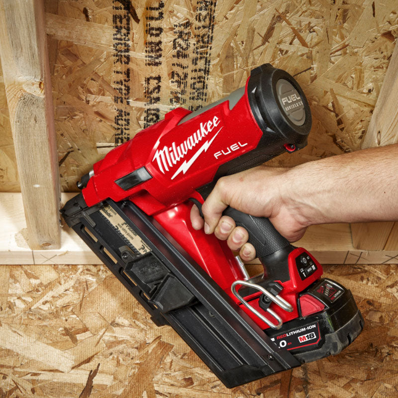 MILWAUKEE Cloueur charpente 18V 2x5Ah M18 FFN-502CA + 19800 clous 75mm - 4933493924