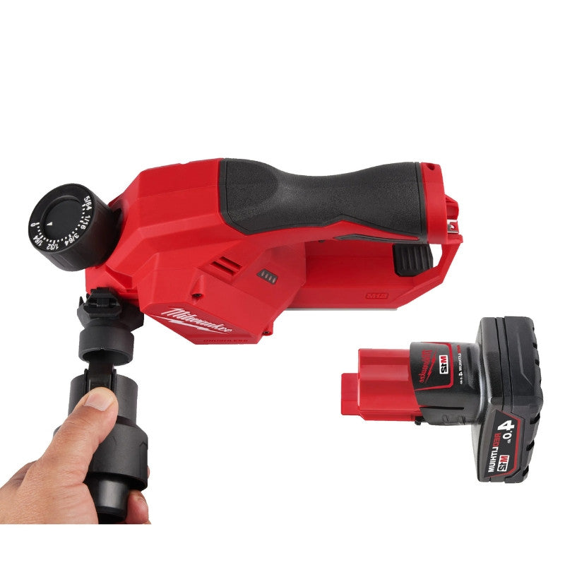 MILWAUKEE Rabot 56mm, 12V 4Ah chargeur - 4933492851