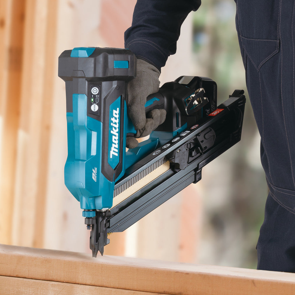 MAKITA Cloueur charpente 18V Solo pointes 50à 90mm - DBN900ZK