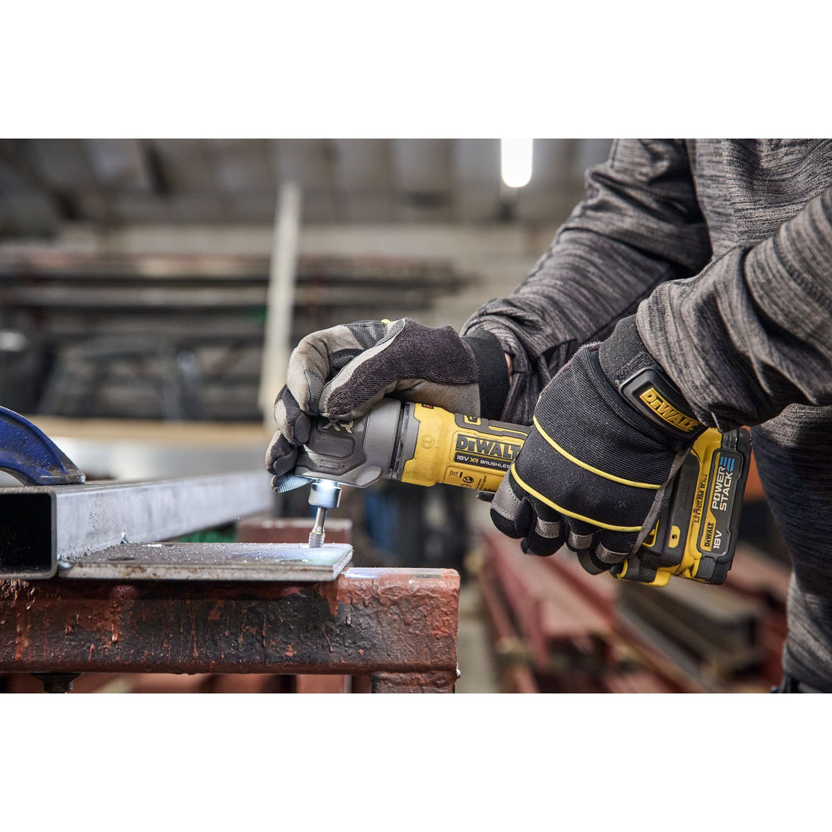 DEWALT Meuleuse compacte renvoi d'angle XR 18V Solo - DCG421N-XJ