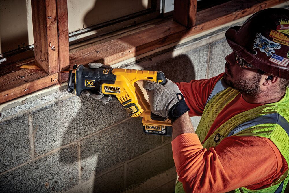 DEWALT Scie sabre 18V XR solo TSTAK - DCS367NT-XJ