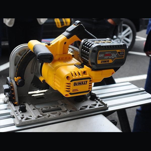 Scie plongeante 54v xr flexvolt solo en tstak dcs520nt dewalt