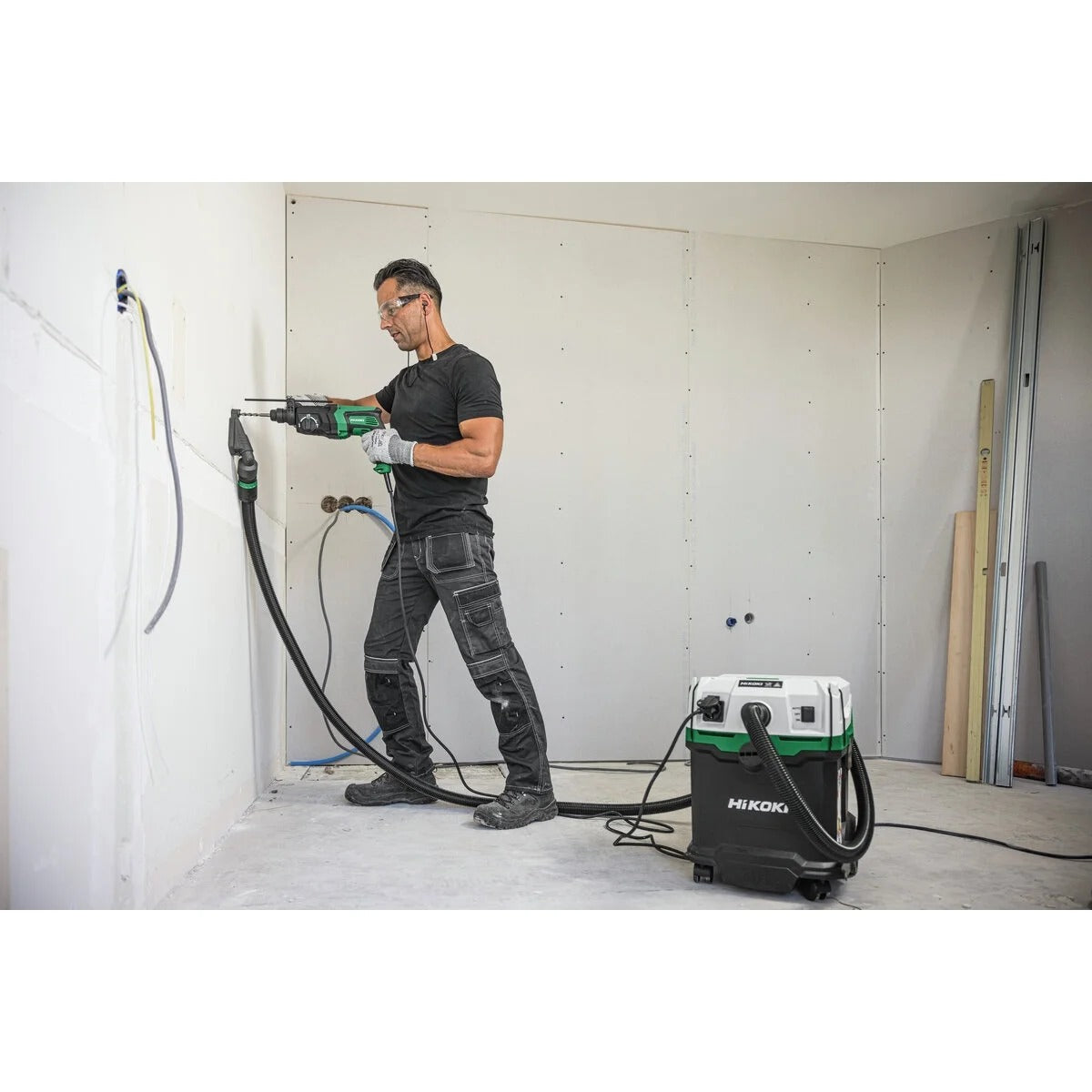 HIKOKI Aspirateur 1200W 4,2m3/min 30L classe L - RP300YLWAZ