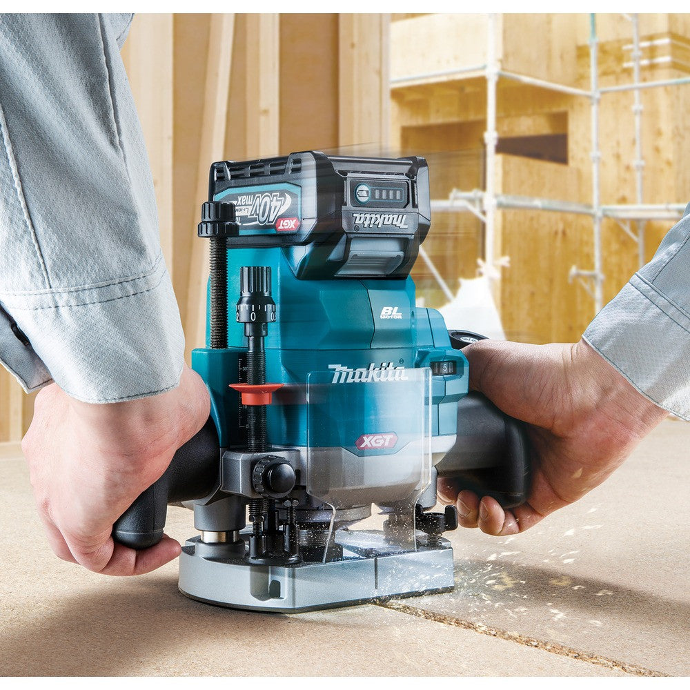 MAKITA Défonceuse Q12mm 40V Solo - RP001GZ