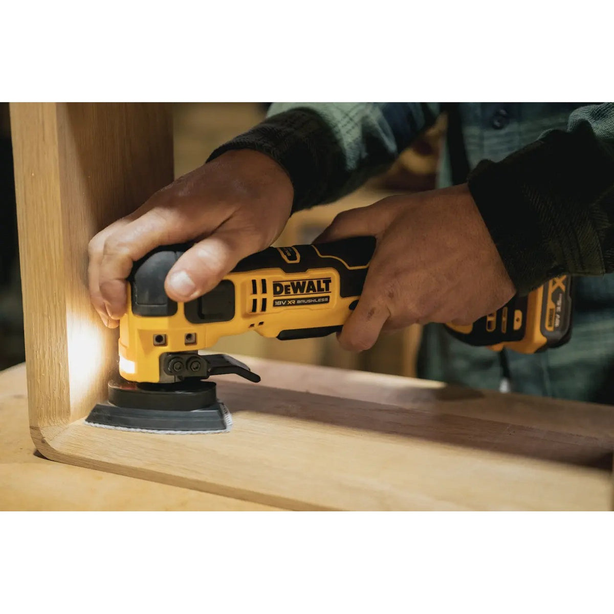 DEWALT Outil Multifonction 18V Solo + accessoires - DCS358NT-XJ